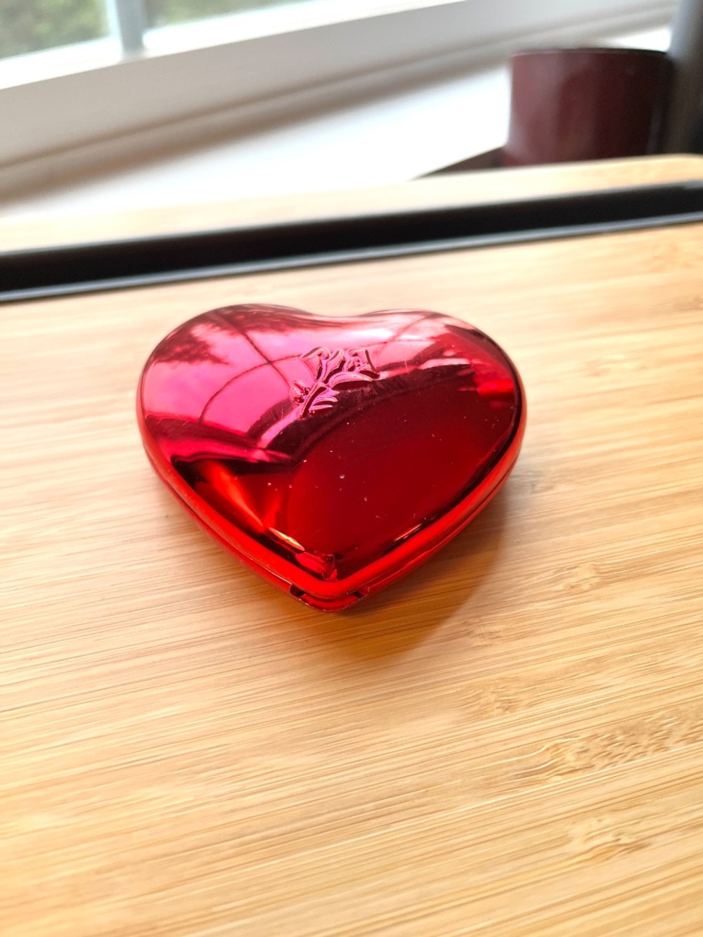 Lancome Limited Edition Shiny Hot Pink Heart Double Mirror Compact - Picture 2 of 11